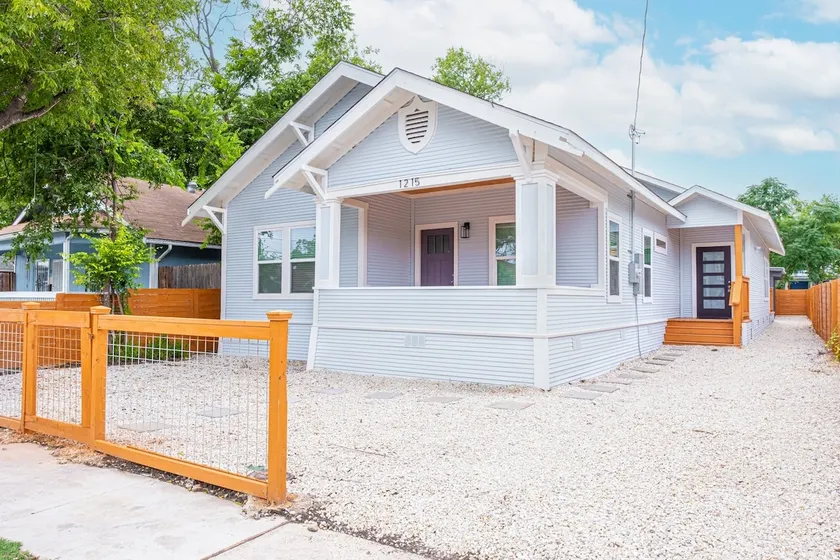 Stunning Elegance 4BR2.5 BA Near Vibrant Downtown - Image 1