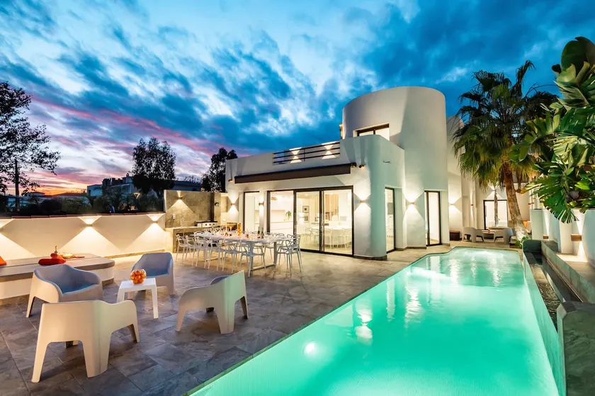 Villa No. 16 Luxurious comfort in the heart of the Marina - Image 1