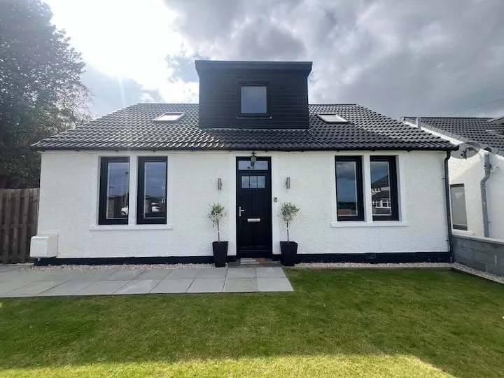 St Annes - Family Cottage with hOutdoor Space - Image 1