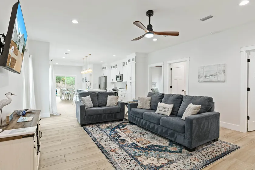 Beachy home near OWA and beaches; cornhole/firepit - Image 1