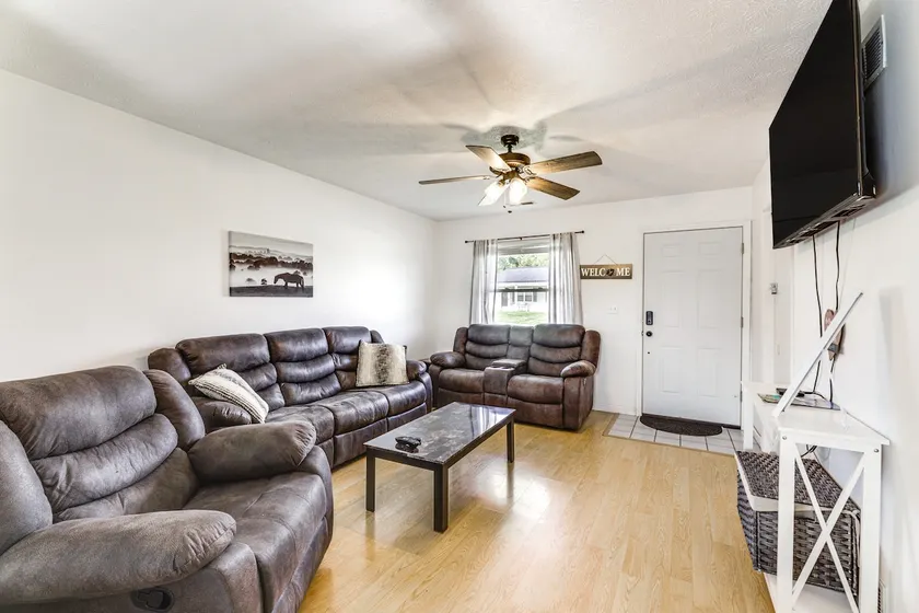 Quiet Dry Ridge Home w/ Yard - Near Ark Encounter! - Image 1