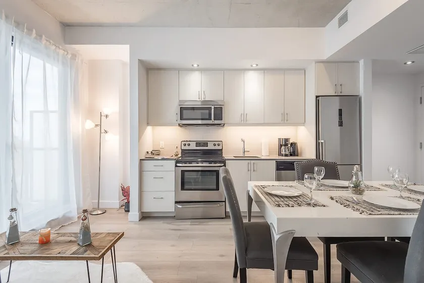 Modern Industrial 1BR + Balcony in Old Montreal - Image 1