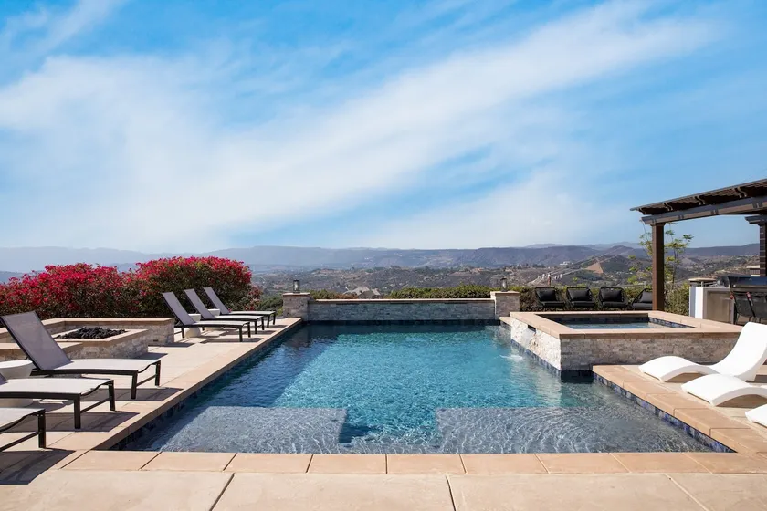 Sleeps 18 | Modern Valley-View Estate w Pool & Spa - Image 1