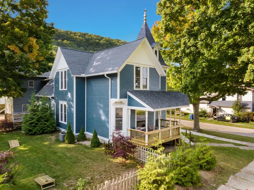 The Glarum House - Gorgeous Historic Home & A/C! - Image 1