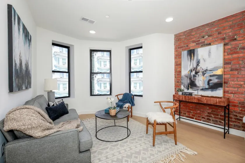 1 BR Premium Luxury Condo, Prime location - Image 1