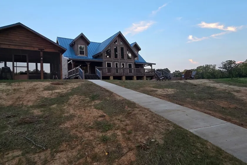 Sunset Pointe Douglas Lake Cabin - Image 1