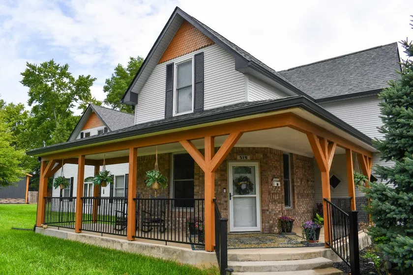 Large Group House with Pool & 80 ft Deck - Image 1