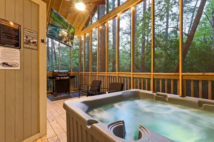 Romantic Log Cabin near Helen with Hot Tub - Image 1