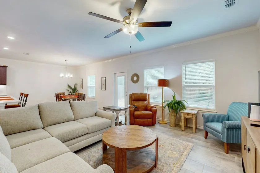3BR home with full kitchen and W/D - Image 1