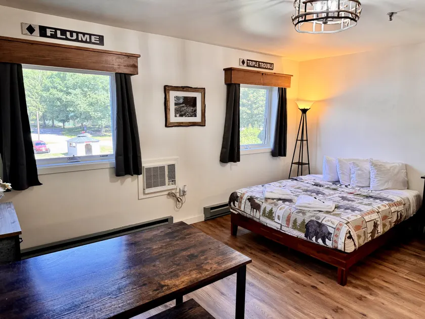 Cozy Studio, Walk to Loon Mountain, Indoor Pool & Hot Tub - Image 1