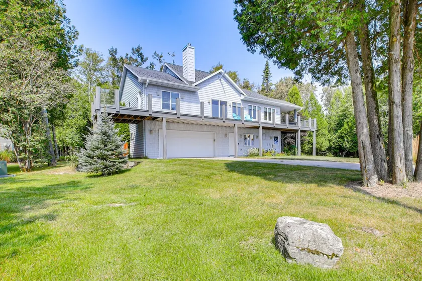 Beach Access on Lake Michigan: Sturgeon Bay Home - Image 1