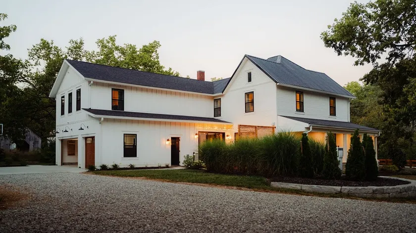 Farmhouse Retreat| Hot Tub + Fire Pit + Game Room - Image 1