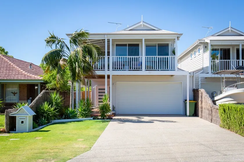 Sunny Shores Family Retreat - Image 1