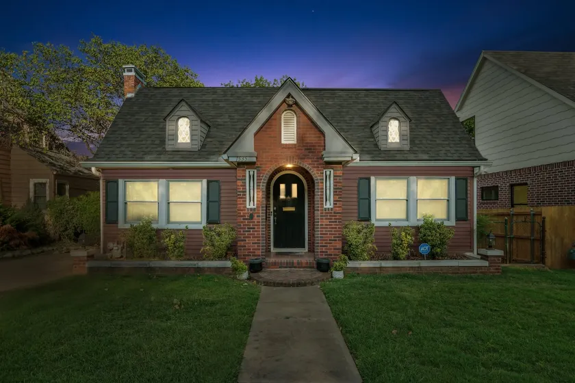 3 bed, office, hot tub, 2 min to Cherry St - Image 1