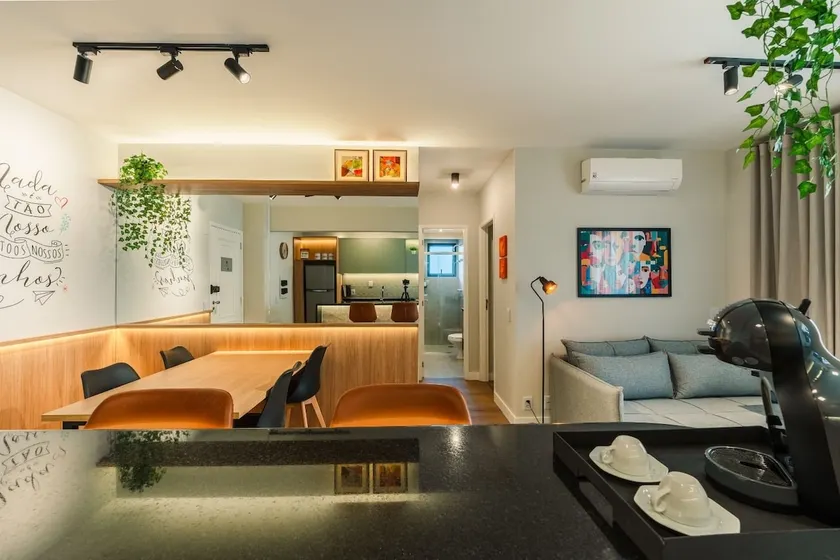 Luxury and Sophistication in a Prime Location - Image 1