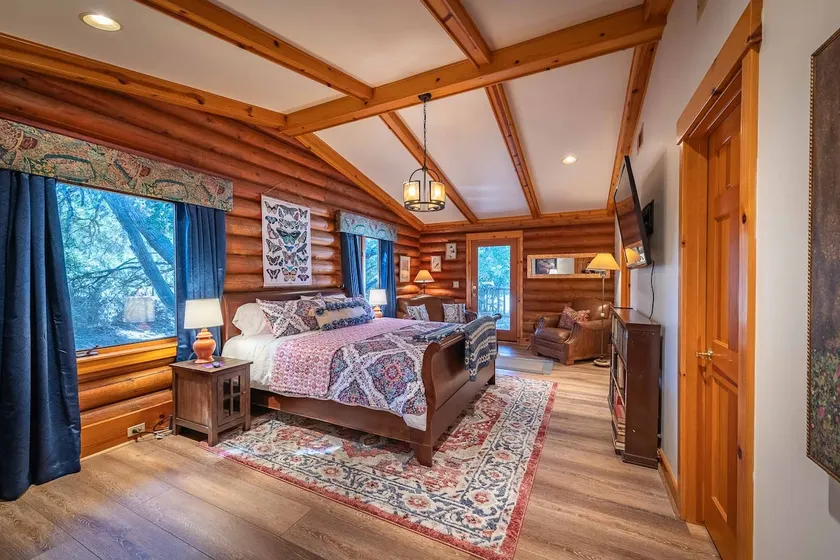 Luxury Cabin in the Woods, near 3 Golf Courses - Image 1