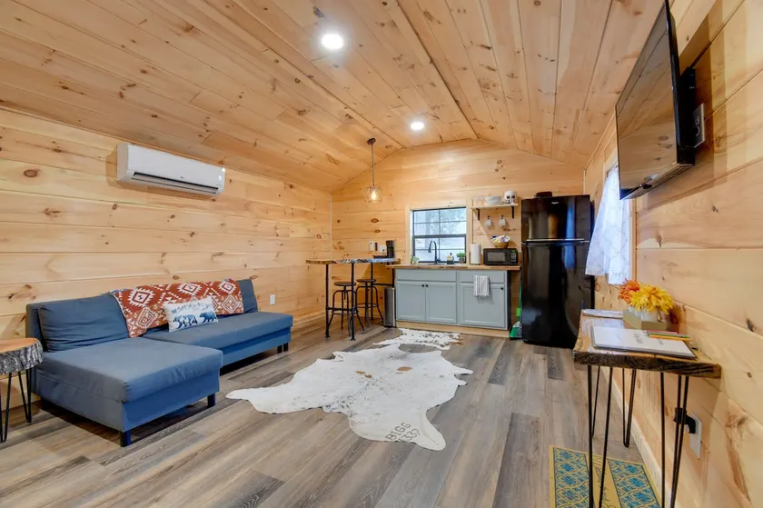 Stout Cabin w/ Fire Pit: 1 Mi to Ohio River! - Image 1