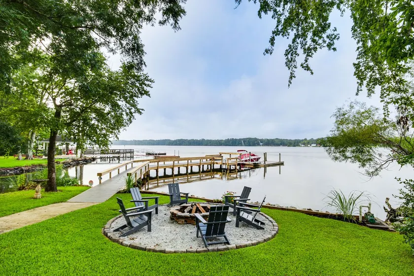 Private Boat Dock: Waterfront Lake Murray Haven - Image 1