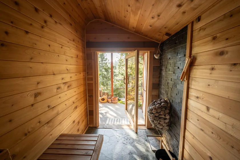 Peaceful ECO Sauna Cedar Hot Tub Ev Mountain Views - Image 1