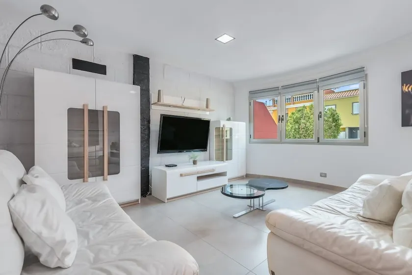 Encanto Arinaga - Image 1