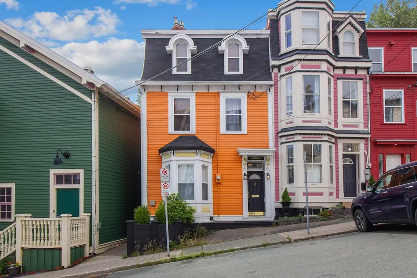 Victorian Jellybean Gem 3Bd King Main 25Ba - Image 1