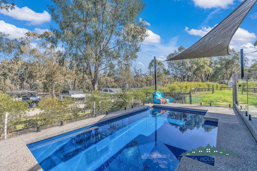 Marina Views - Echuca Holiday Homes - Image 1