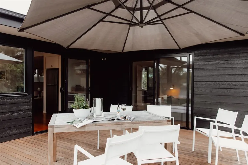Peacefull Island Stay with Free Standing Bungalow - Image 1