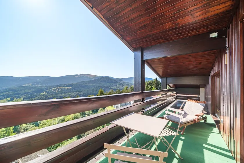 Le Petit Gîte de la Vallée - Vue montagne parking - Image 1