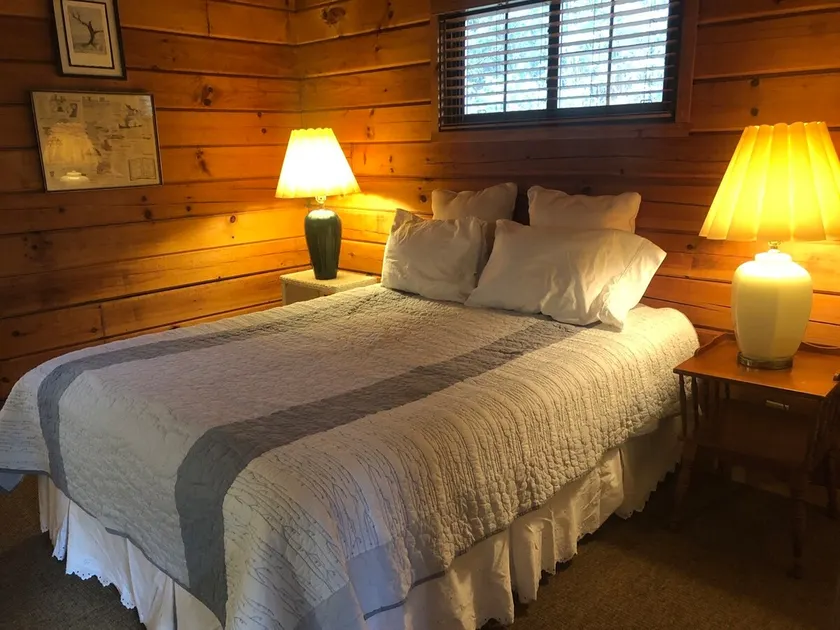 Emerald Lake Cabin- Lakefront - Hikes - MTB Trails - Image 1