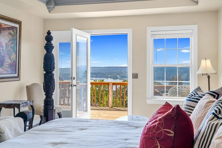 Adelines Lake View Elegant Home in Gated Community Sleeps 15 - Image 1
