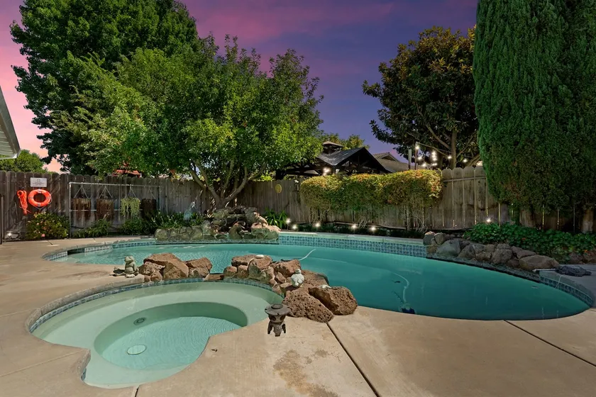 Port Place | Spacious & Close to Everything! - Image 1