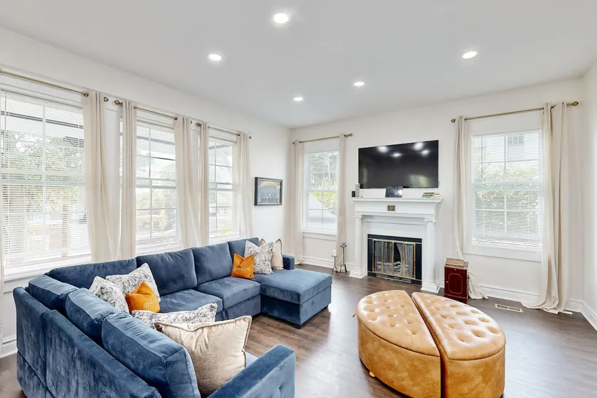 < 2 Mi Dtwn Augusta: Charming Historic Home - Image 1