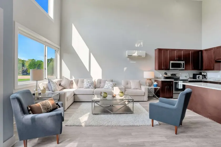 Luxe Condo Overlooking Park - Image 1
