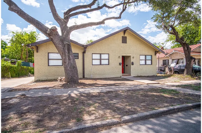 Modern Living 3BR2BA Close to Amazing Downtown - Image 1