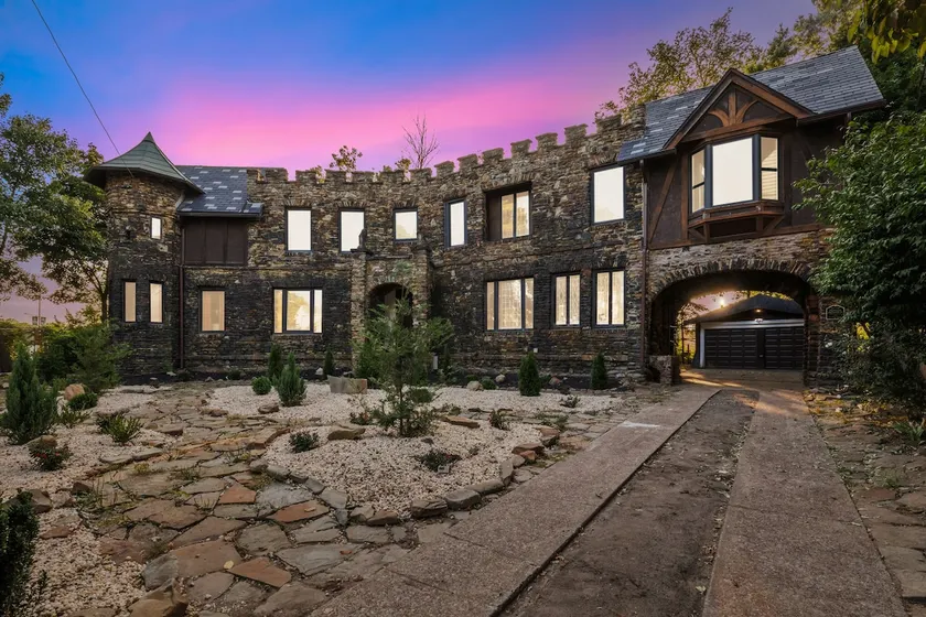 Enchanted Castle - Your Royal Getaway Awaits - Image 1