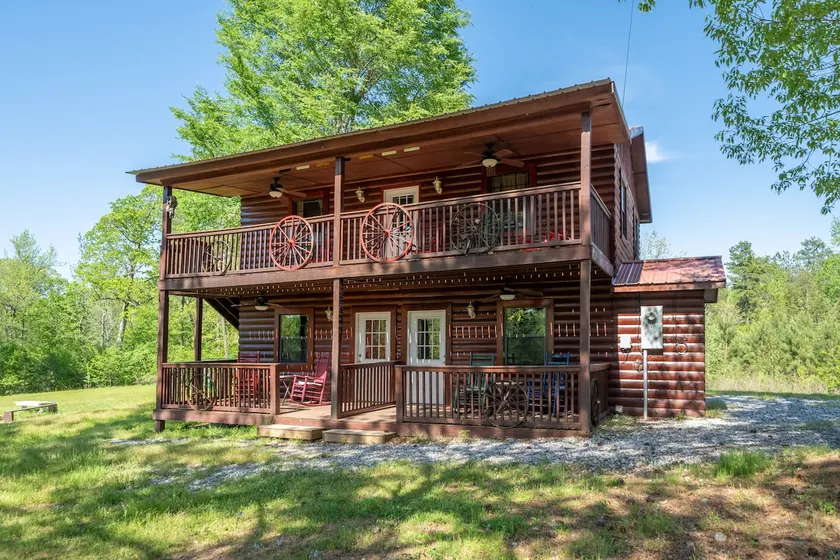 Three-Suite Riverfront Retreat - Image 1