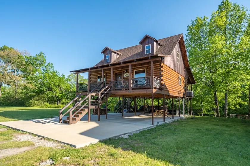 Riverfront Lodge with a Hot Tub - Image 1