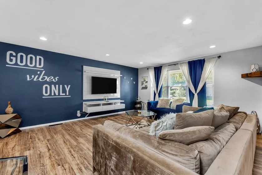 Enticing 4BR Gem in Cool Area - Image 1