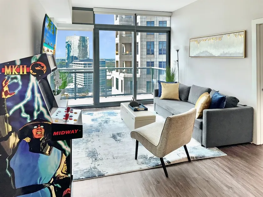 Modern Luxury Penthouse Retreat, with Pool - Image 1