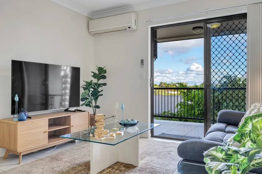 Bright 2-Bed with Private Balcony & Serene View - Image 1