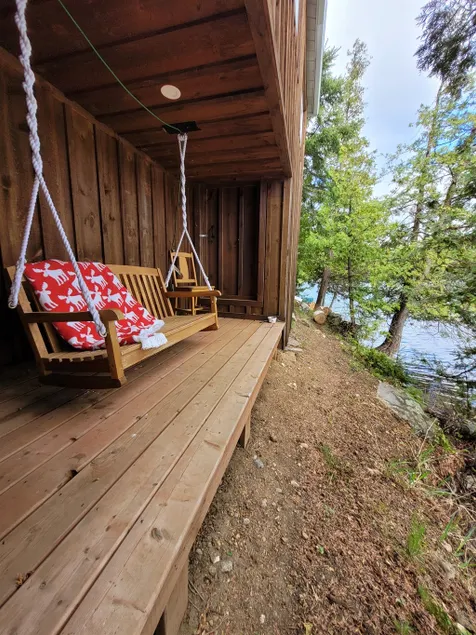 Romantic Cottage with Epic Lake Views - Image 1