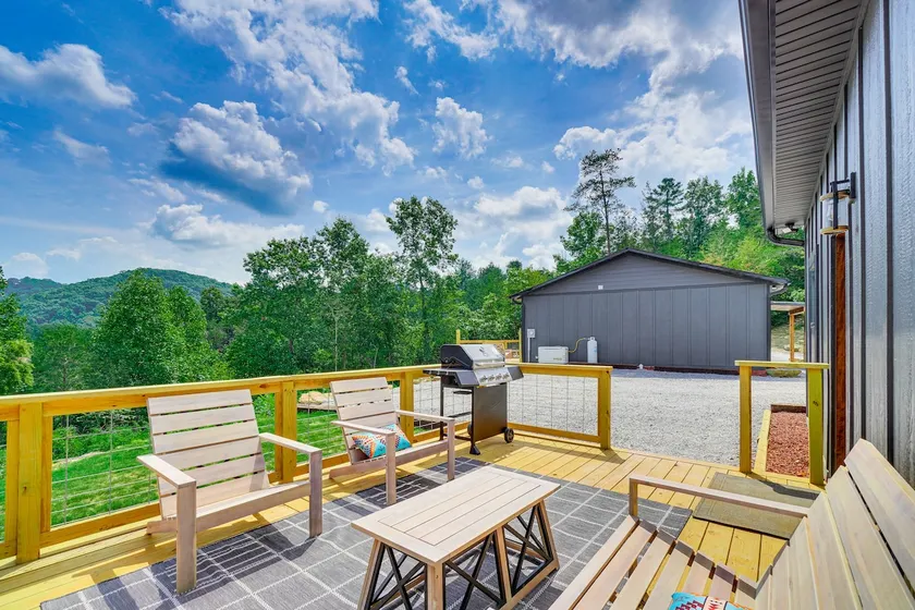 Hot Tub & Mtn Views: Pet-friendly Englewood Cabin - Image 1