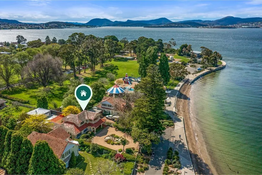 Waterfront Escape A Family Oasis on Long Beach - Image 1