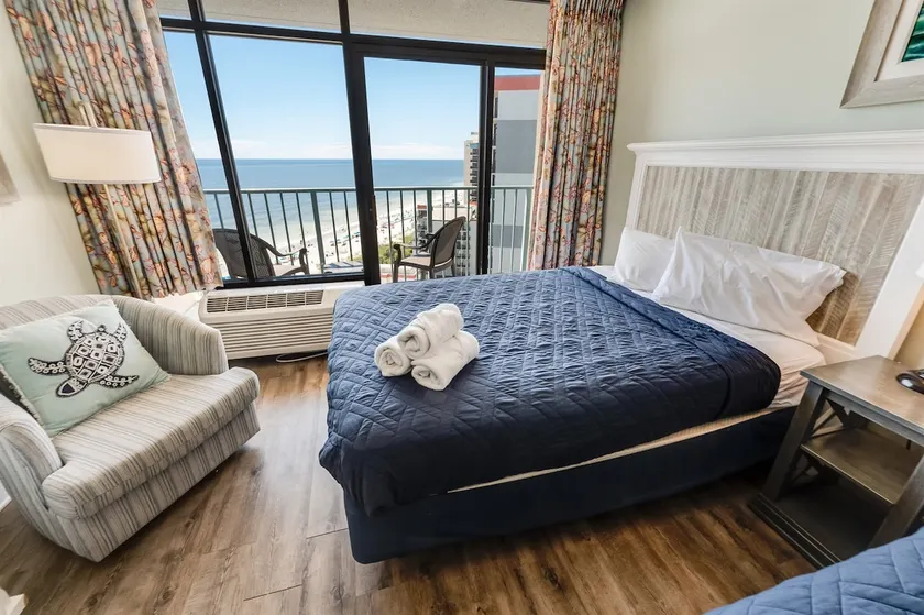 14th floor, high level studio with views! - Image 1