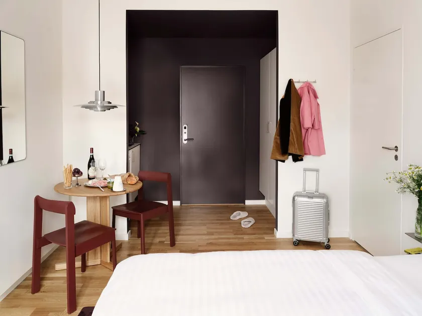 Cozy Studio Apartment for 2 with Balcony - Image 1