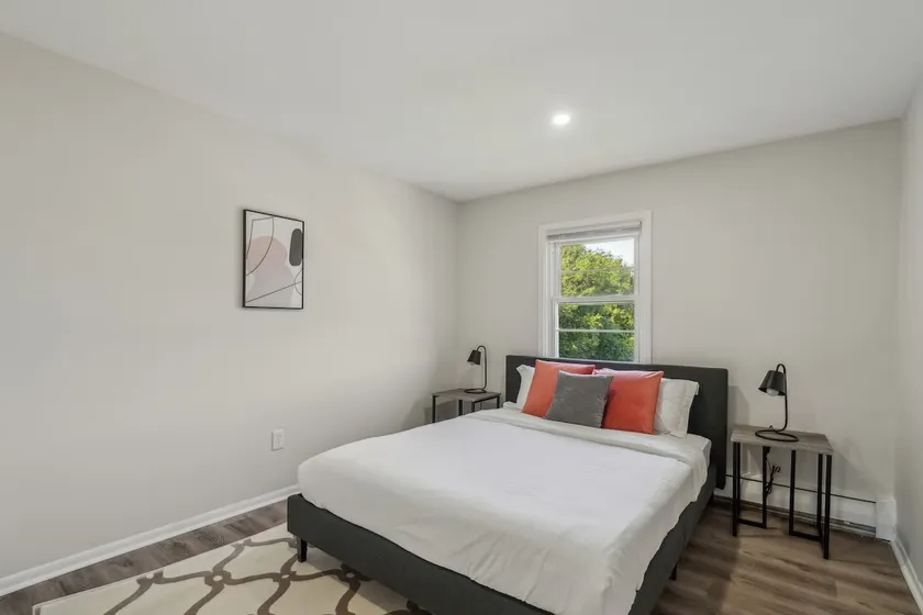 Pine Brook 124 I Modern Gem I Free Parking - Image 1