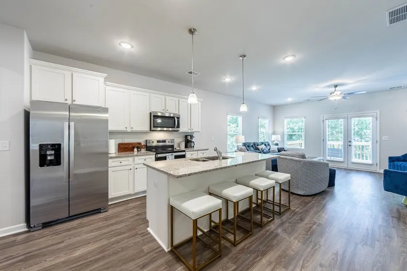 Crane Lane Luxe Retreat • Modern 3BR Townhome - Image 1