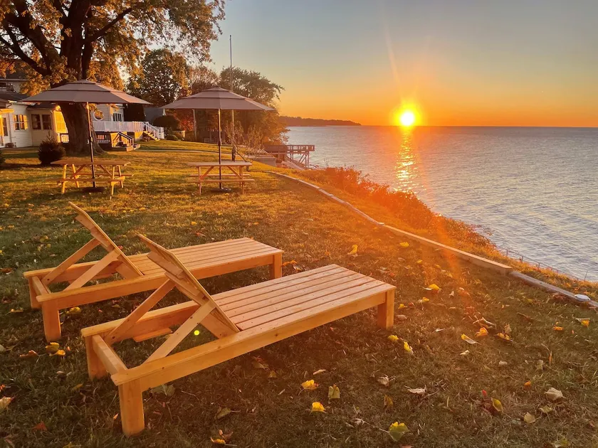 Fall on the Lake - Private Beachfront Property - Image 1
