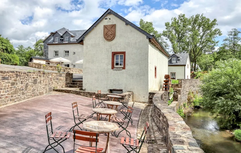 Cozy home in Irrhausen with sauna - Image 1