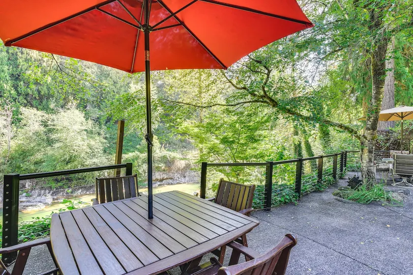 Riverfront Sandy Retreat, Fish & Kayak On-site - Image 1